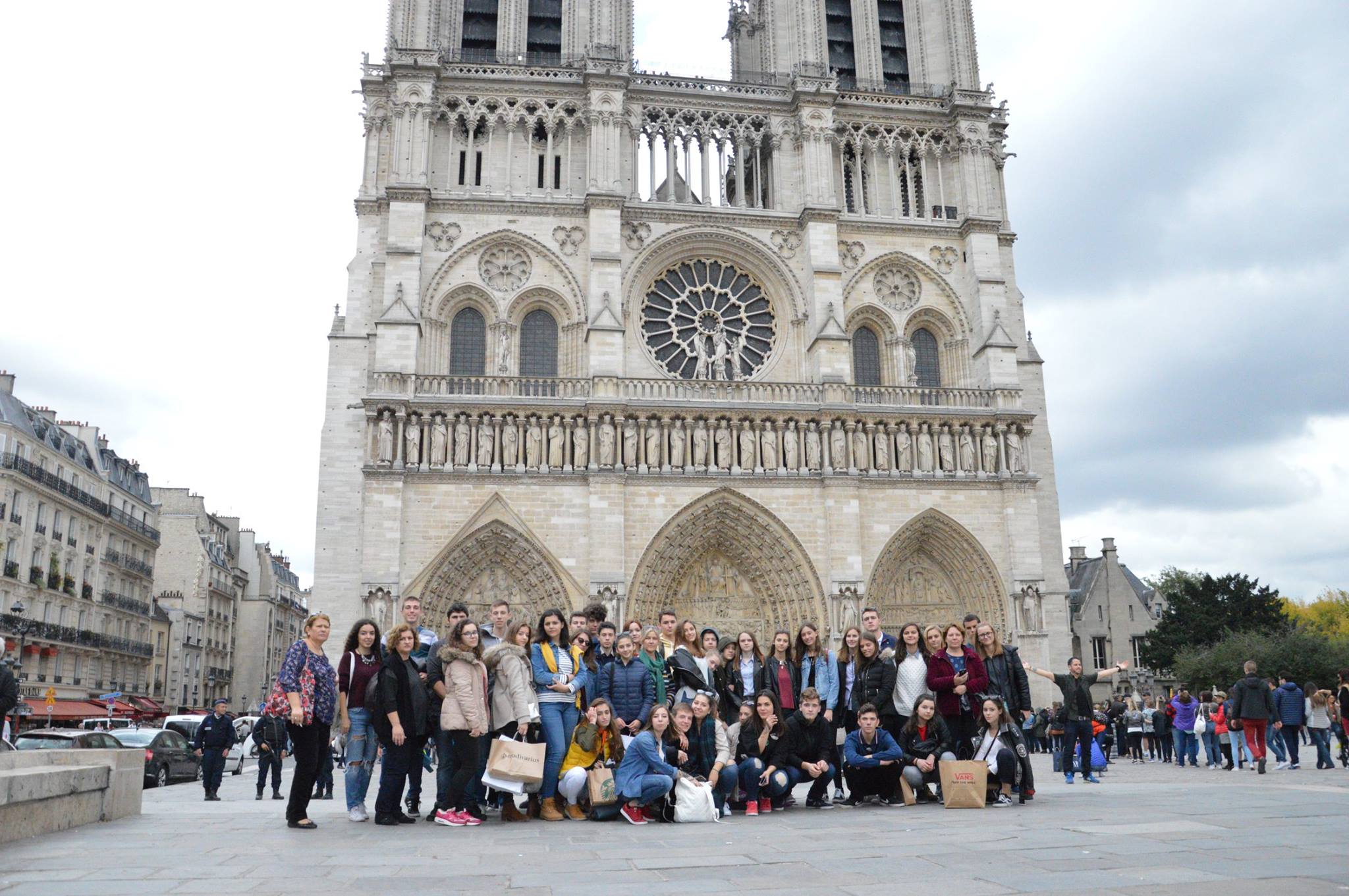 group photo in front of Notre Dame